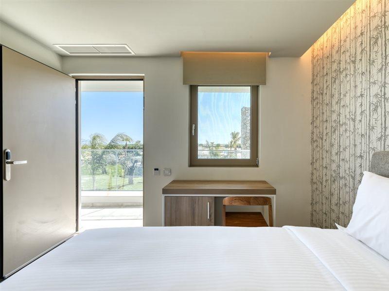 Utopia Blu 4*